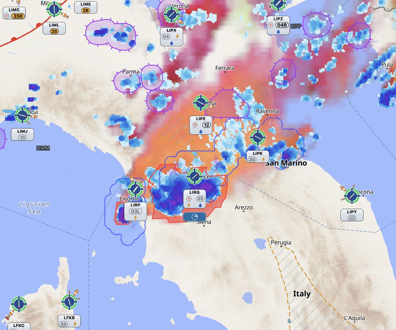 Convection zone over northern Italy with aerodromes and cell outlines.