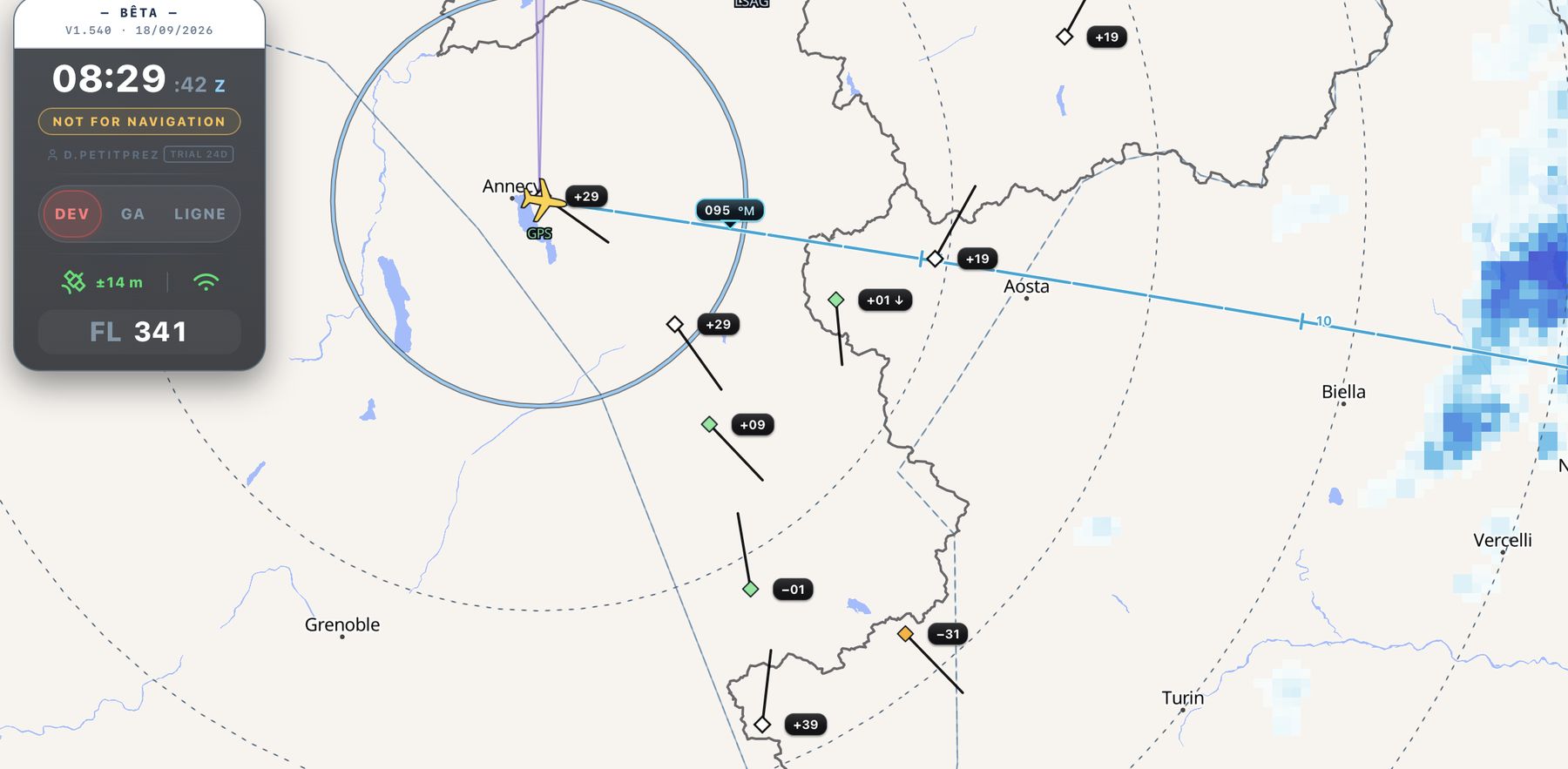 In-flight map: surrounding traffic, route, distance rings and the layer toolbar.